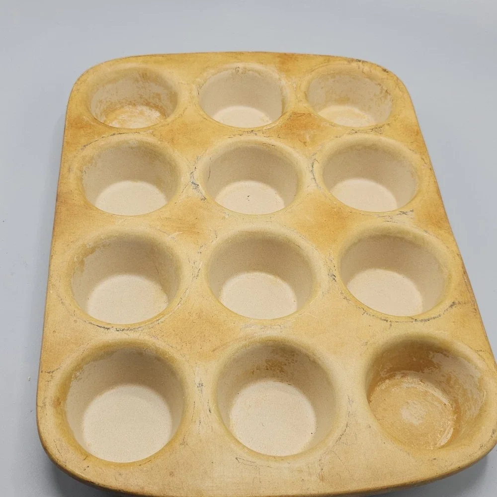The Pampered Chef Family Heritage Stoneware 12 Count Muffin Pan Made In USA